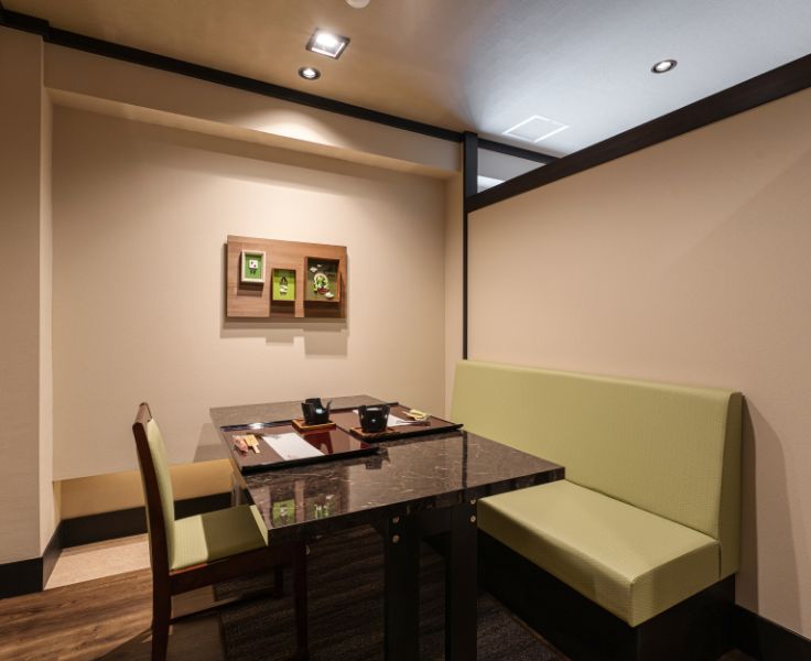 6階 ひふみ庵　個室ソファー