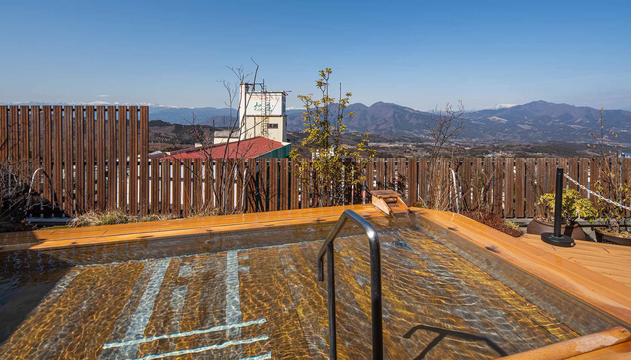 みどりと風香る屋上露天風呂「ほの香」