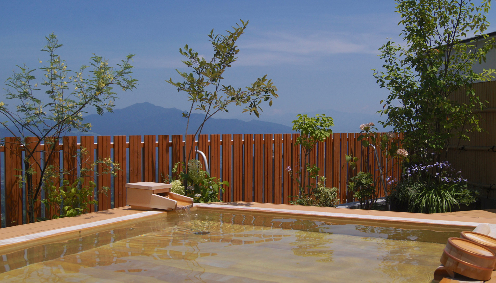 みどりと風香る屋上露天風呂「ほの香」