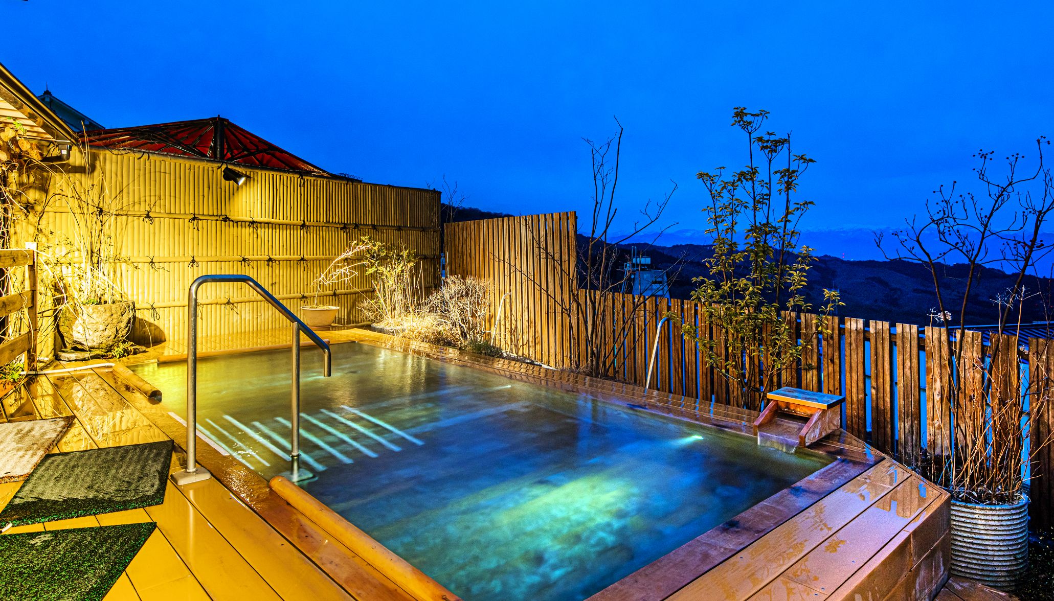 みどりと風香る屋上露天風呂「ほの香」