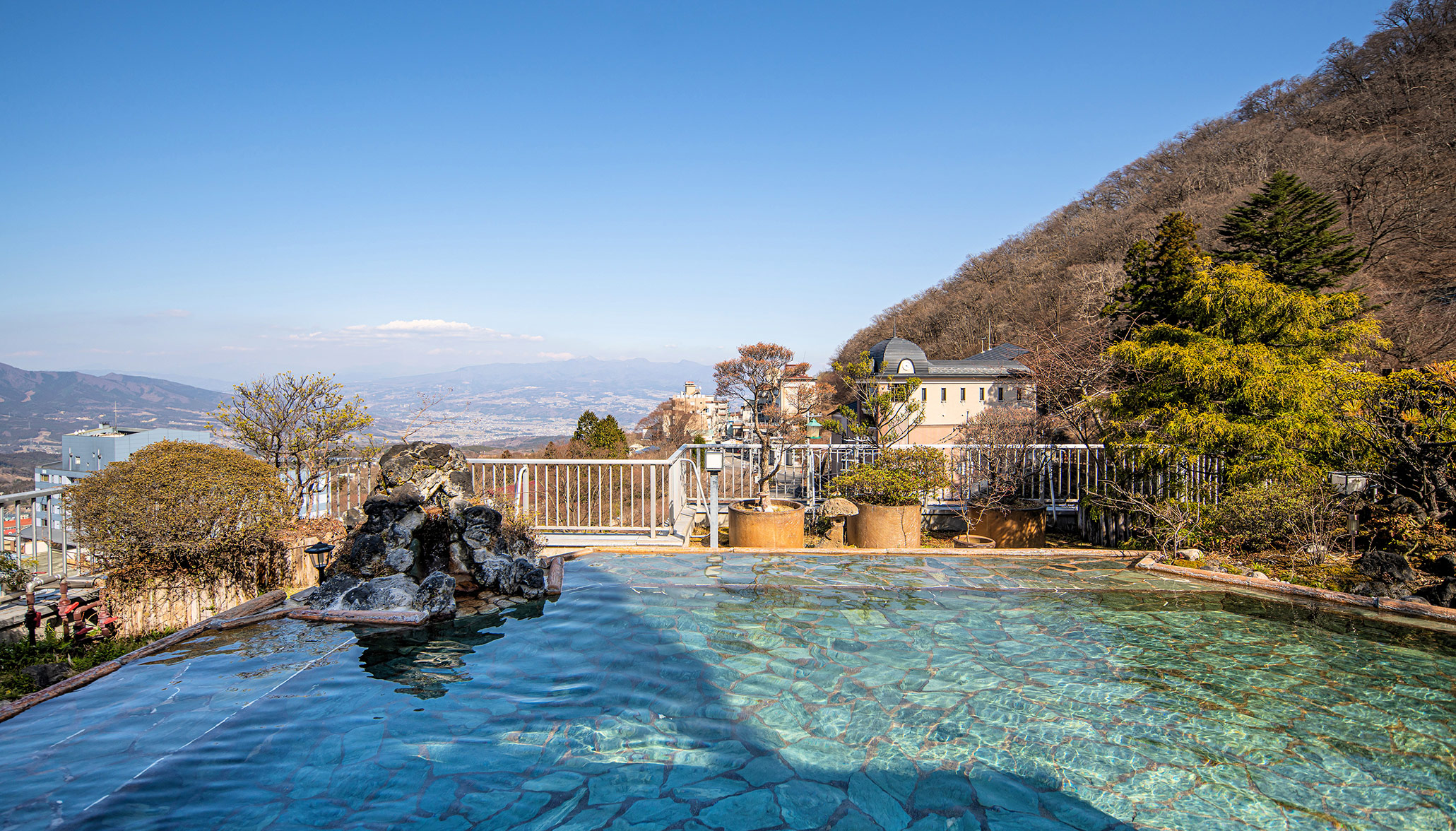 屋上庭園露天風呂「浪漫」