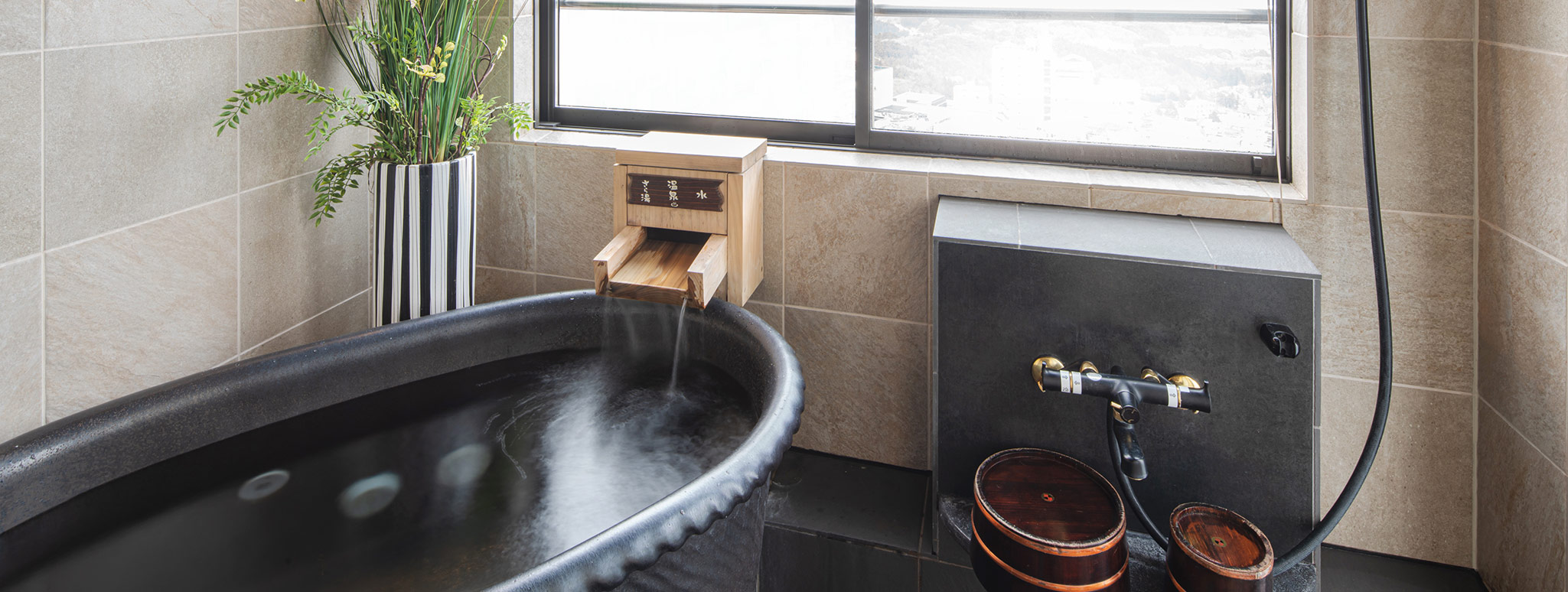 掛け流し 展望温泉付和洋室